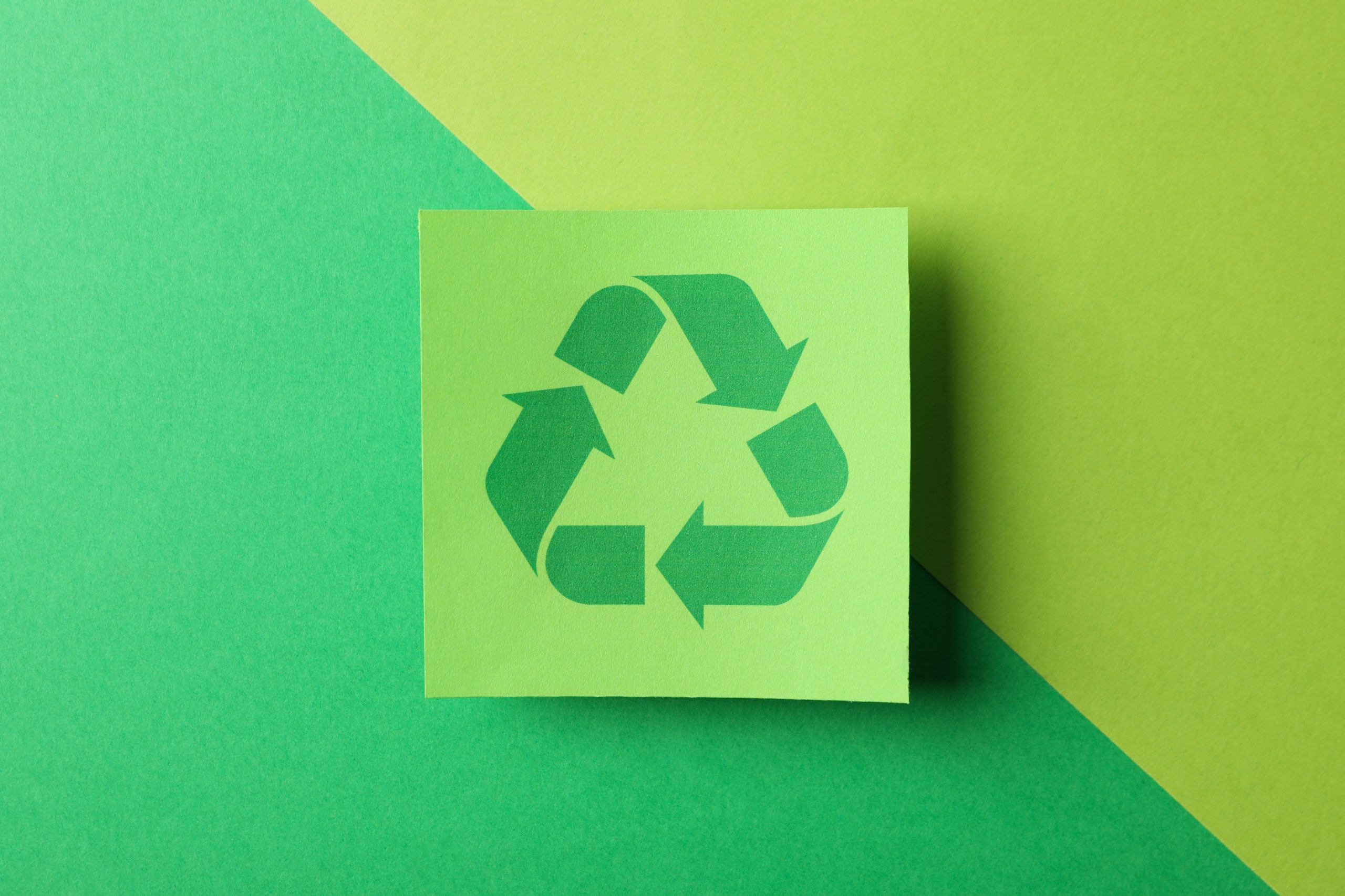 how does recycling reduce carbon emissions