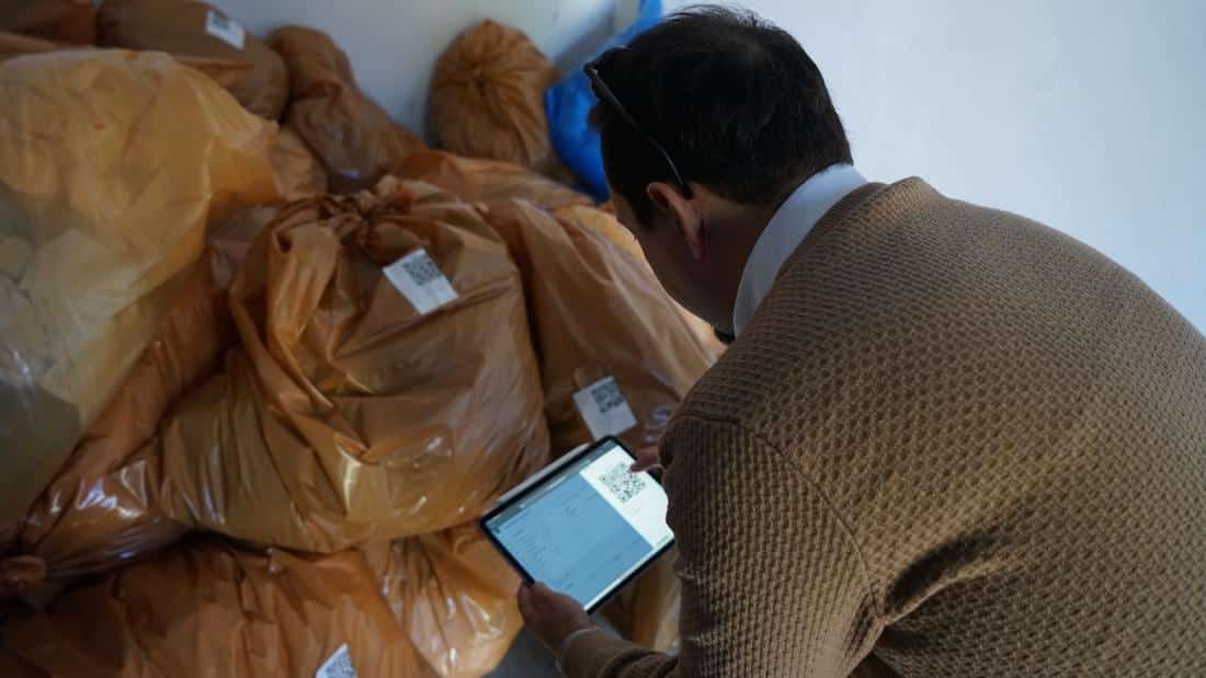 QR-gelabelde zakken scannen met een tablet